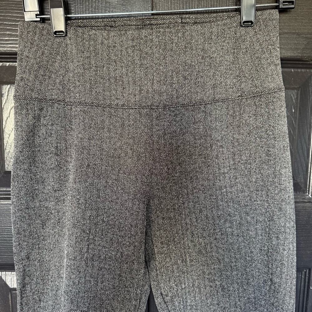 Athleta Delancey Black and Gray Herringbone Leggings with Zip Pockets Size M - Picture 4 of 7